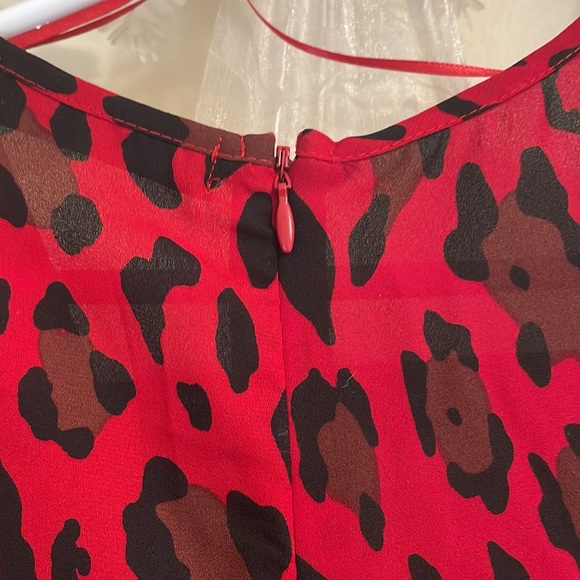 Red leopard print asymmetrical blouse - Picture 5 of 5